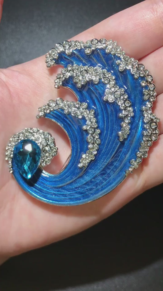 Fashion Wave Brooch just in time for your summer collection