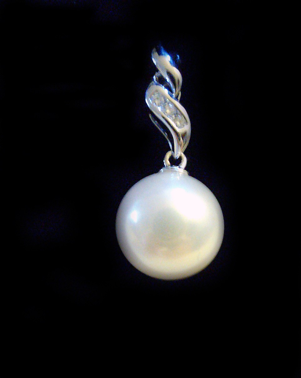 Freshwater pearl and diamond pendant 14K Gold - Providence silver gold jewelry usa